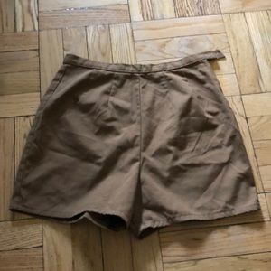 Vintage shorts. Brown high rise super flattering!!